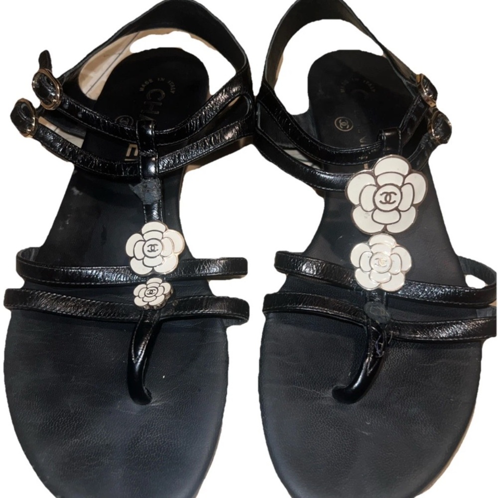Chanel Camellia Flower  Logo Black Leather Gladiator Flat Sandals 37.5 7.5 $1425